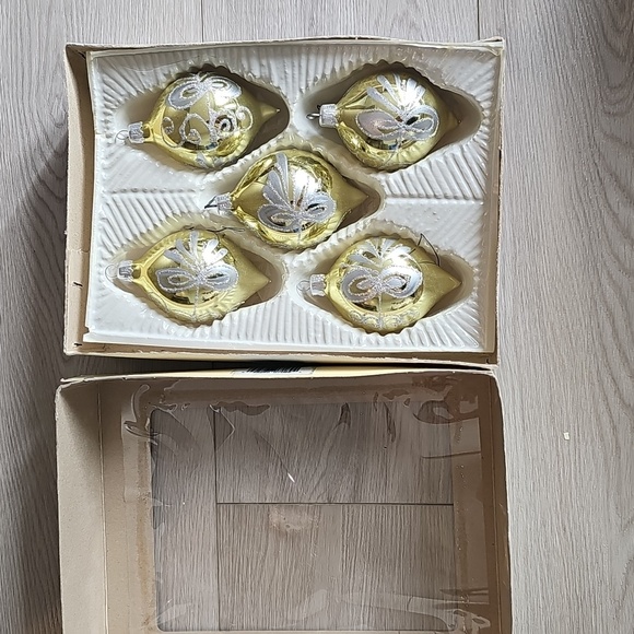 Vintage‎ 70s Christmas Classics Set Of 5 Glass Gold With Silver Ornaments - Picture 7 of 15